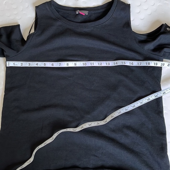VINCE CAMUTO Women's Black Long Sleeve Cold Shoulder Top - Size S - Picture 12 of 14
